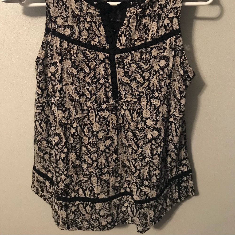 Lucky Brand Sleeveless Embroidered Flowery Top - Picture 4 of 4